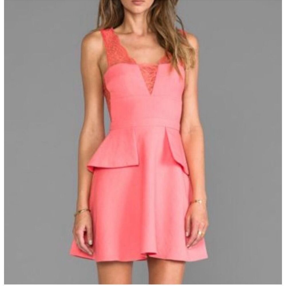BCBG PINK CORAL LEEANNPEPLUM LACE V NECK SLEEVELESS DRESS 6 original price $338
